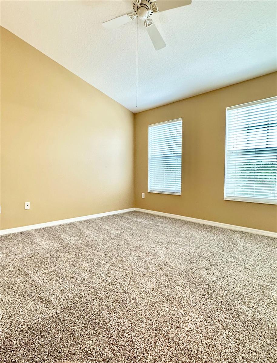 COUNTRY CHASE - Residential