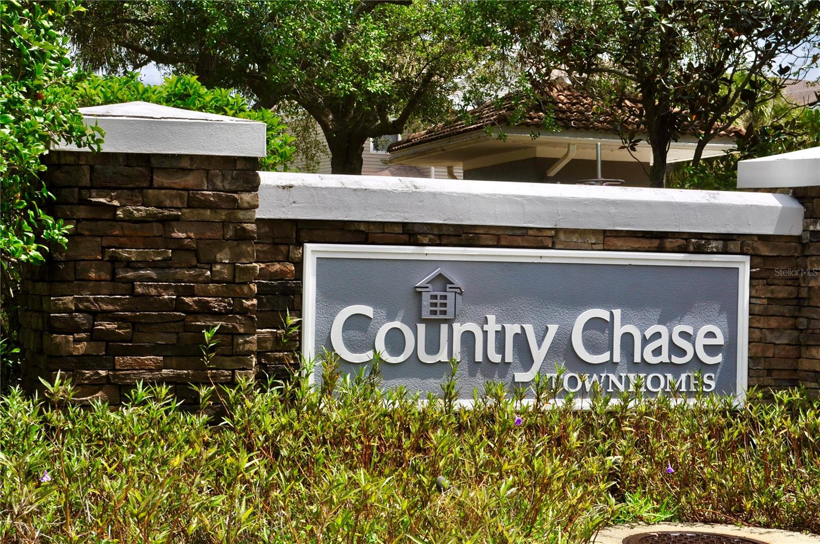 COUNTRY CHASE - Residential