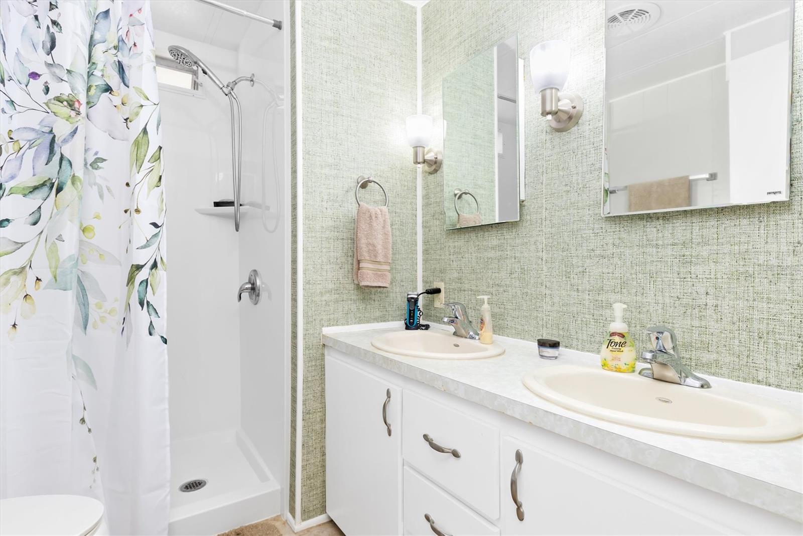 6 LAKES COUNTRY CLUB CO-OP - Residential