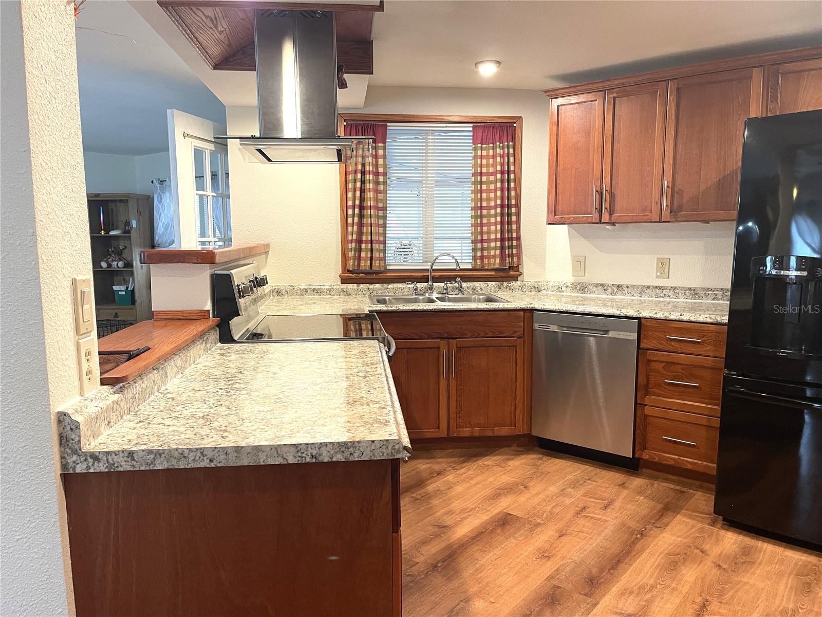 CONTINENTAL COUNTRY CLUB - Residential
