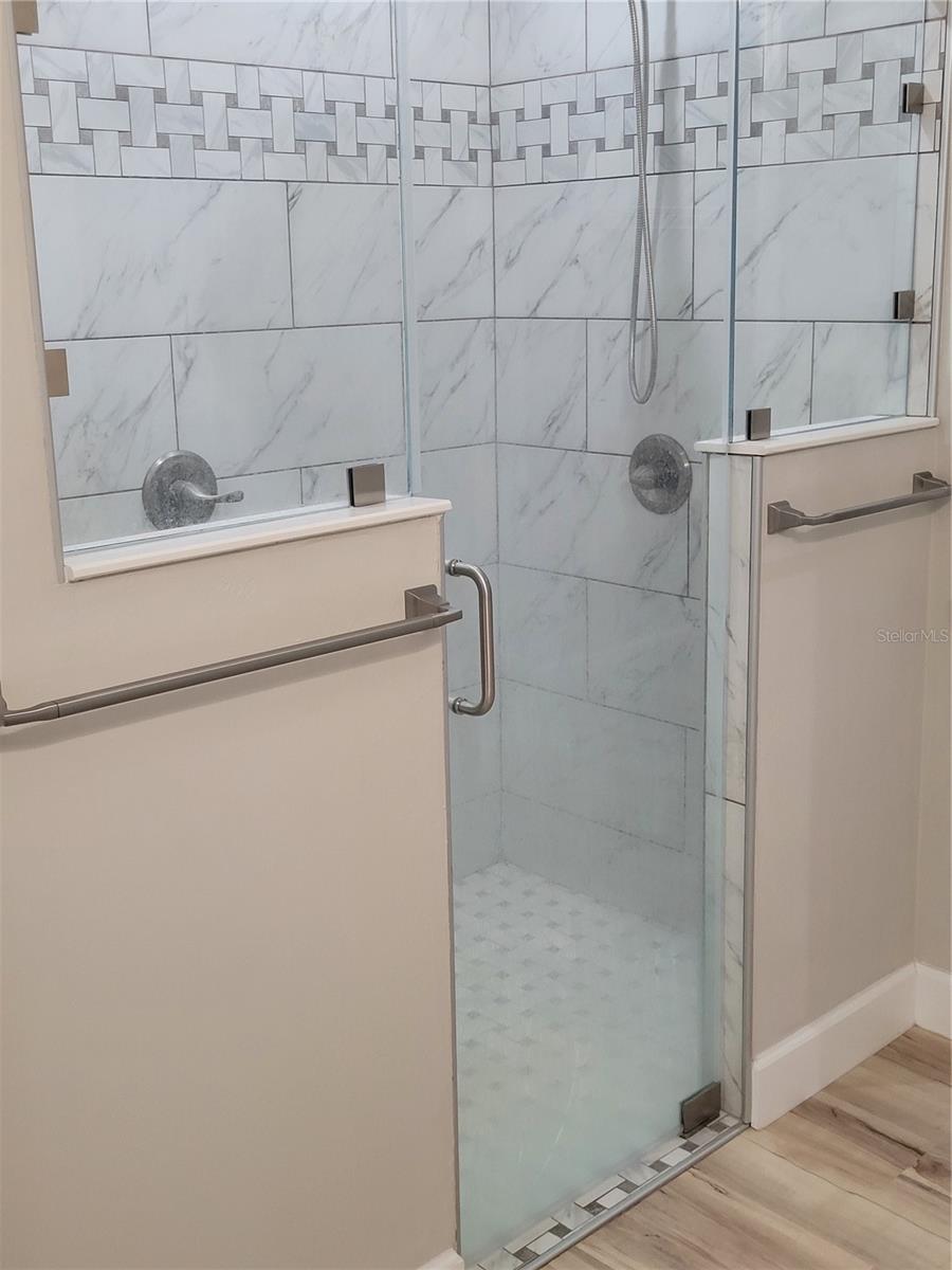 LAKESHORE GARDENS - Residential