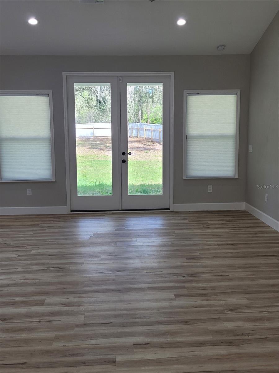 LAKESHORE GARDENS - Residential