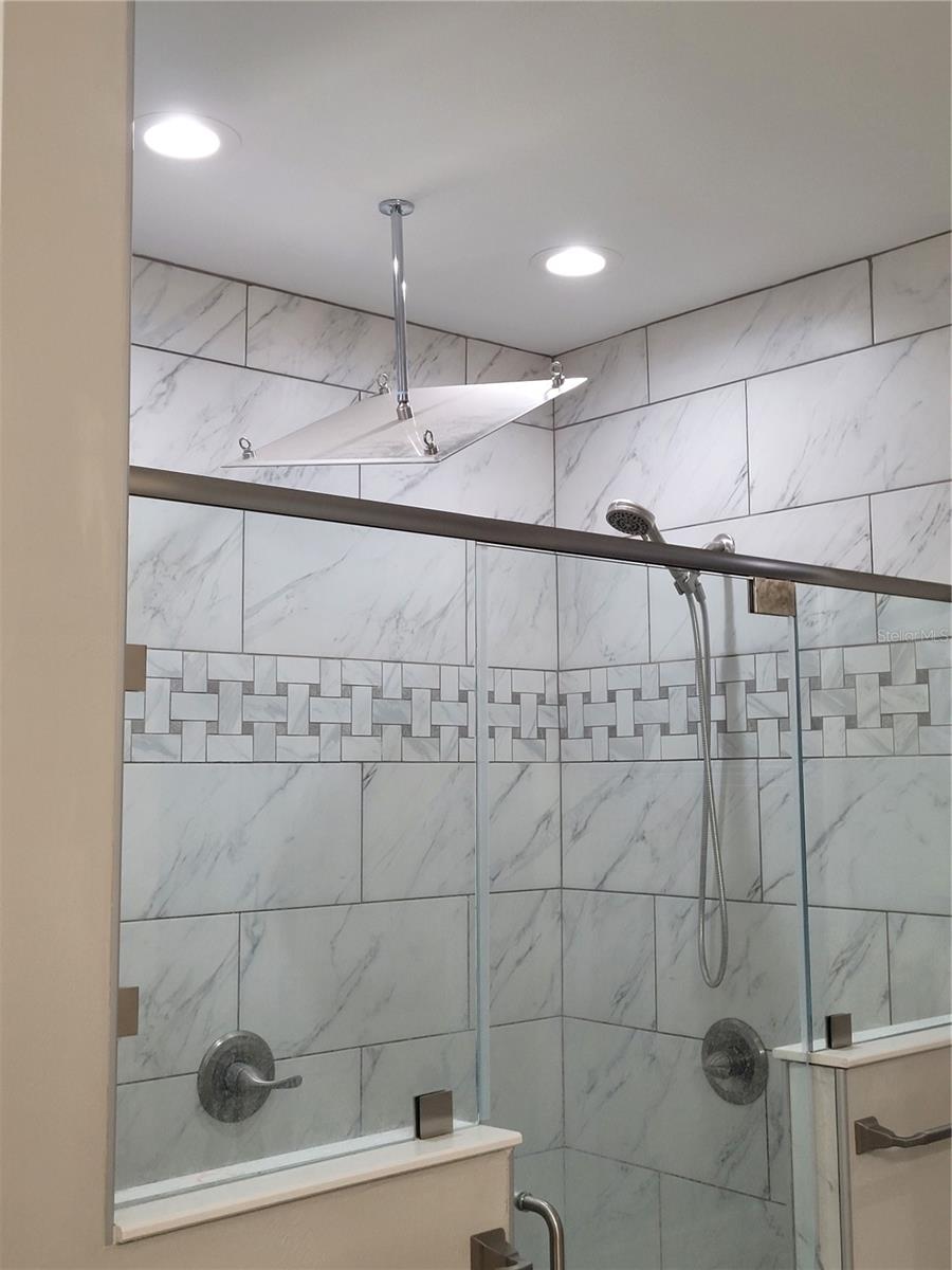 LAKESHORE GARDENS - Residential