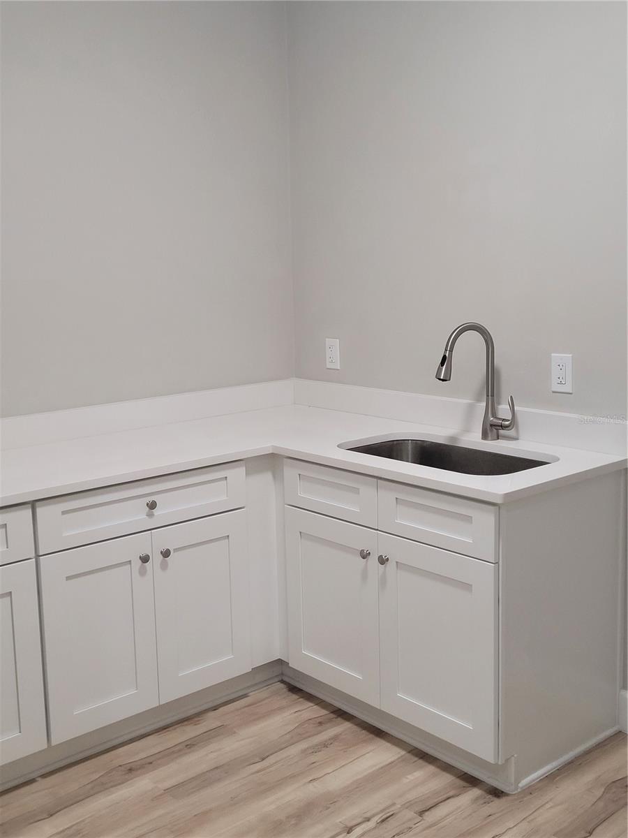 LAKESHORE GARDENS - Residential