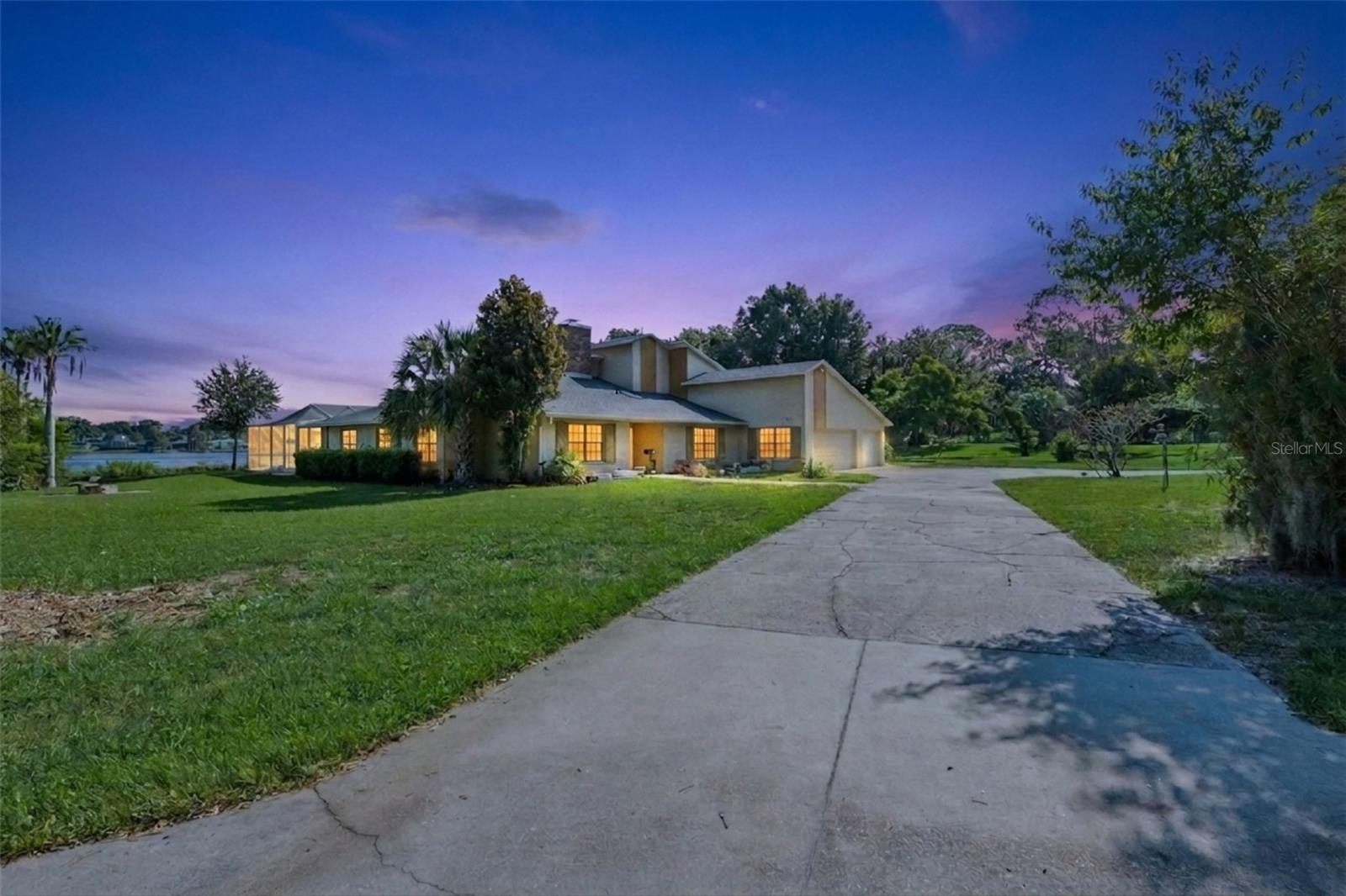 25 LAKEWOOD CAUSEWAY