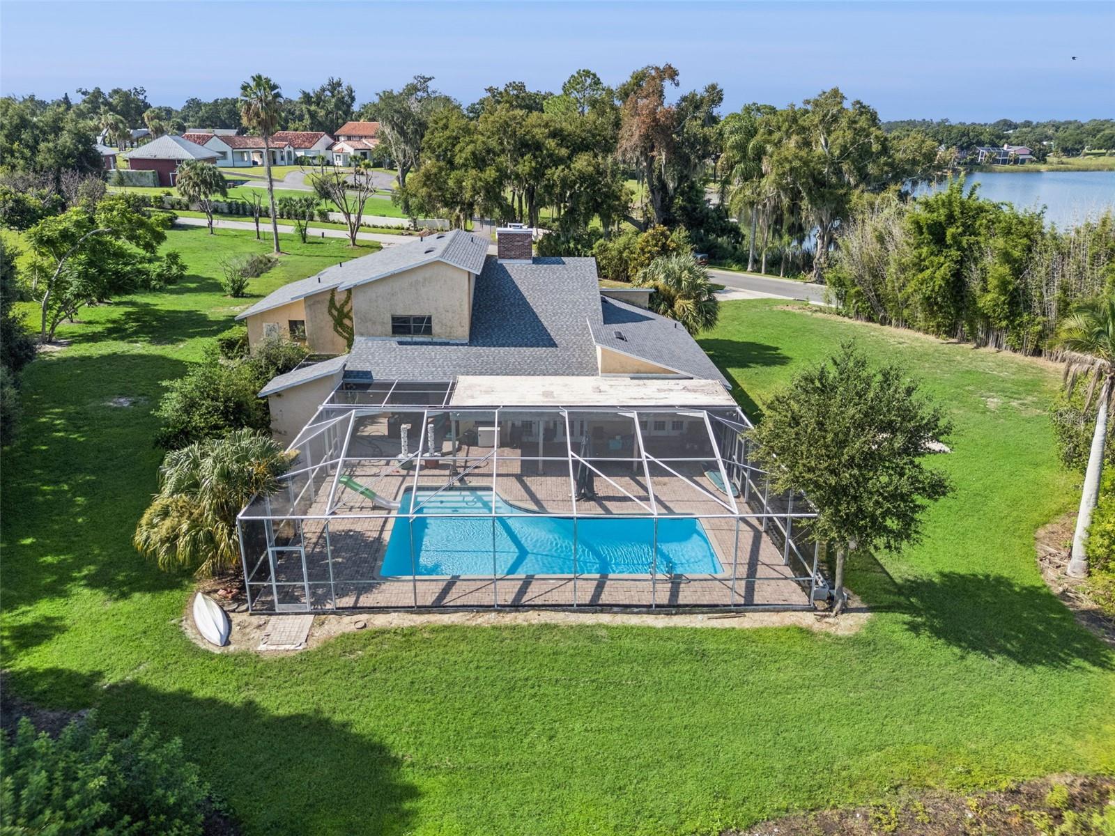 25 LAKEWOOD CAUSEWAY