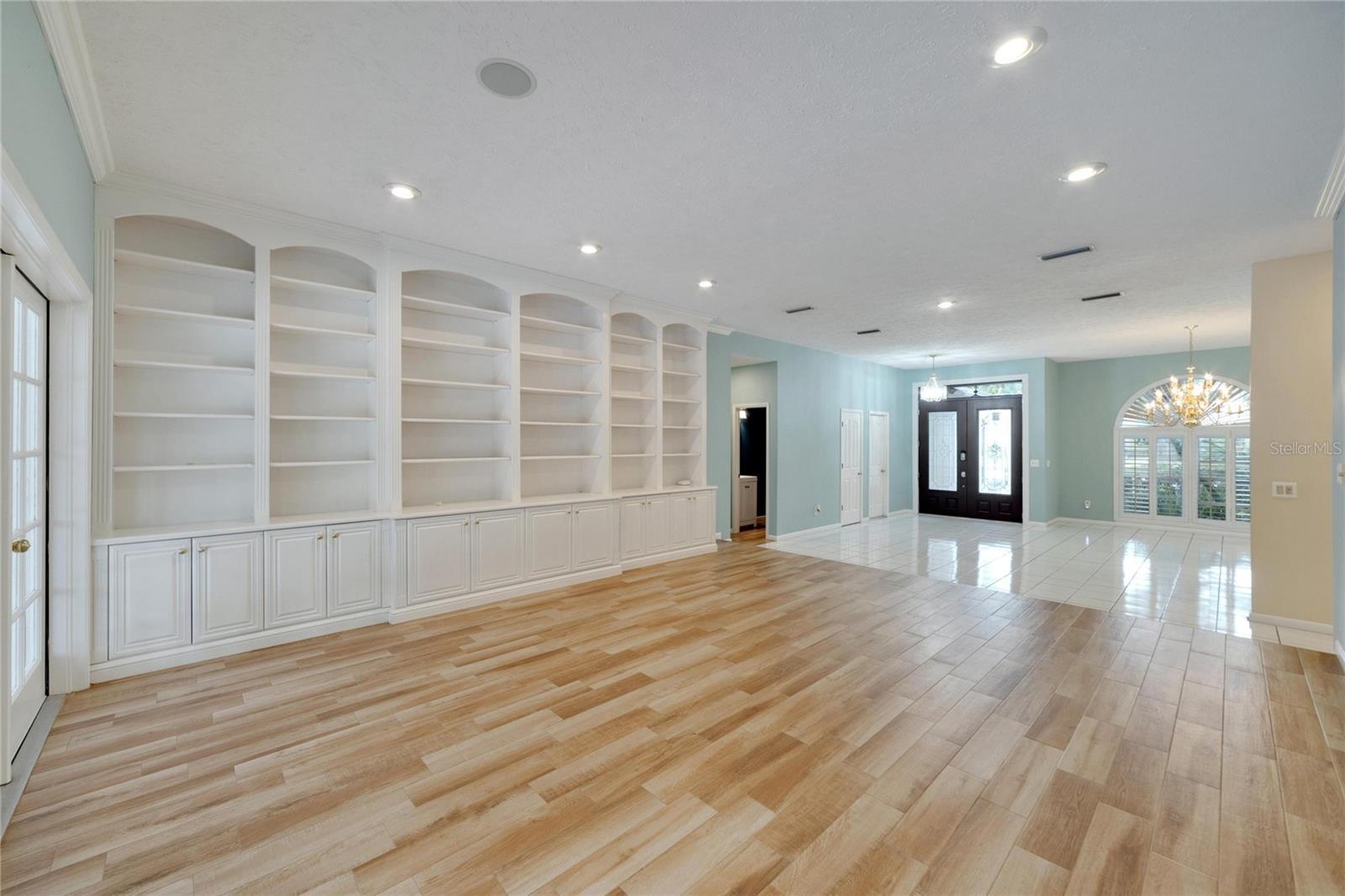 THE MANORS AT CRYSTAL LAKES - Residential