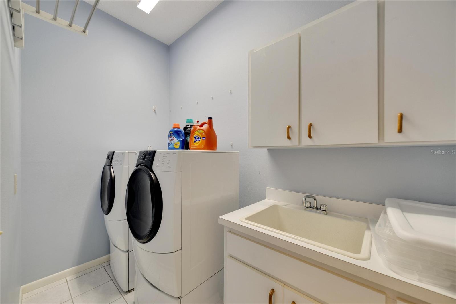 THE MANORS AT CRYSTAL LAKES - Residential