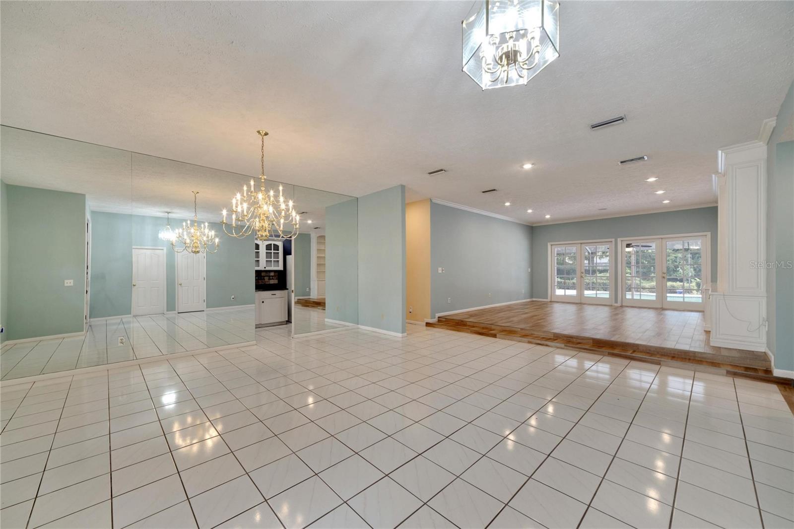 THE MANORS AT CRYSTAL LAKES - Residential