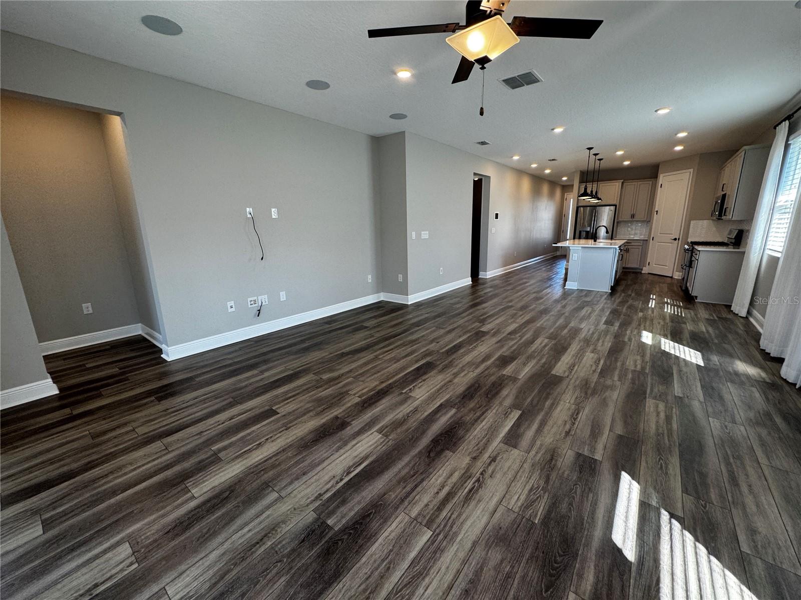 SEASONS/HILLSIDE - Residential Lease