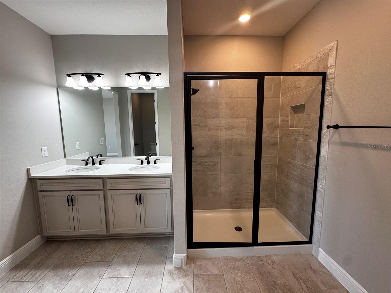 SEASONS/HILLSIDE - Residential Lease