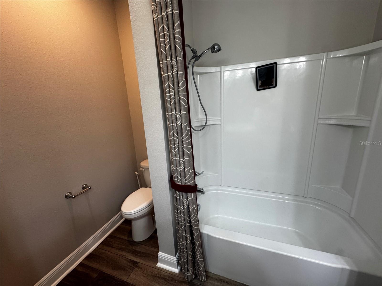 SEASONS/HILLSIDE - Residential Lease