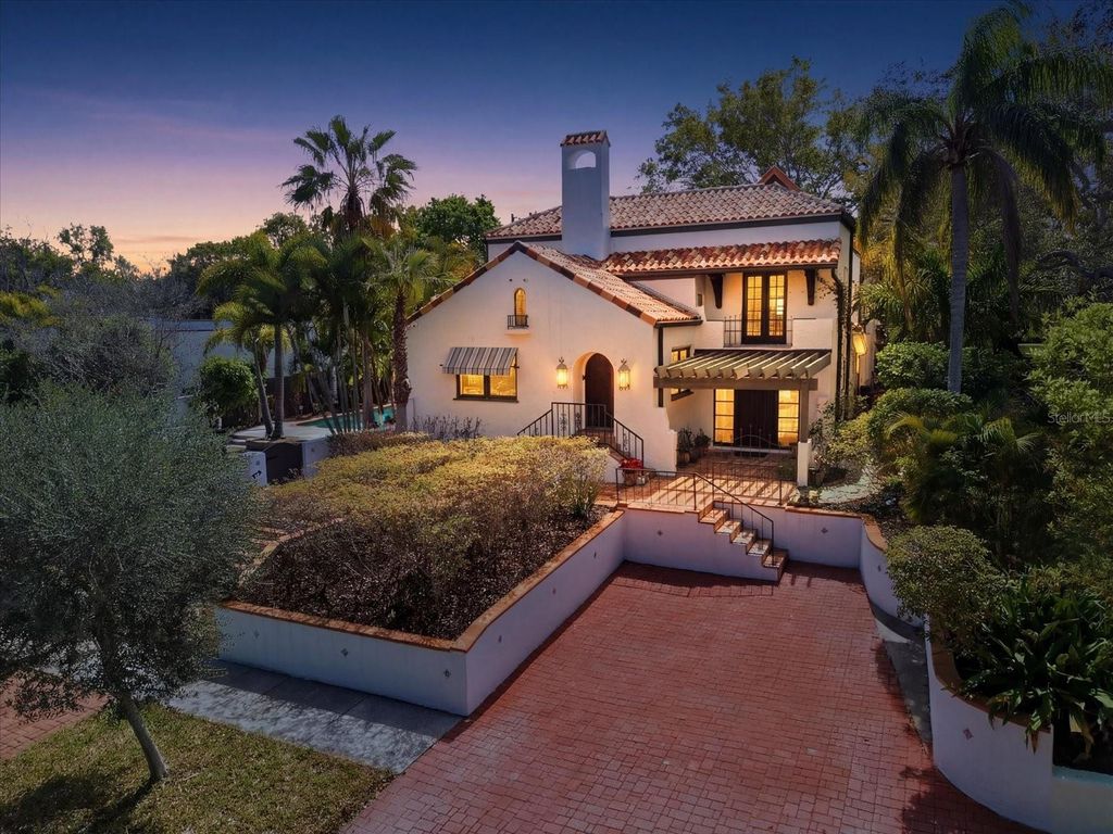 Photo of 1529 Maple St, Clearwater, FL 33755 (MLS # TB8489745)