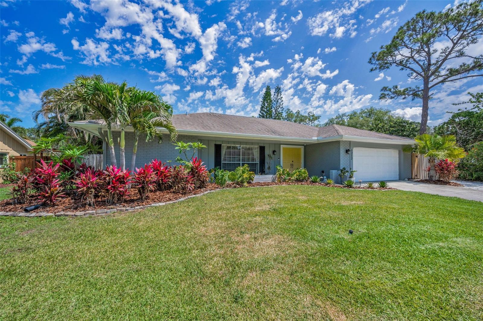 1212 ROYAL OAK DRIVE