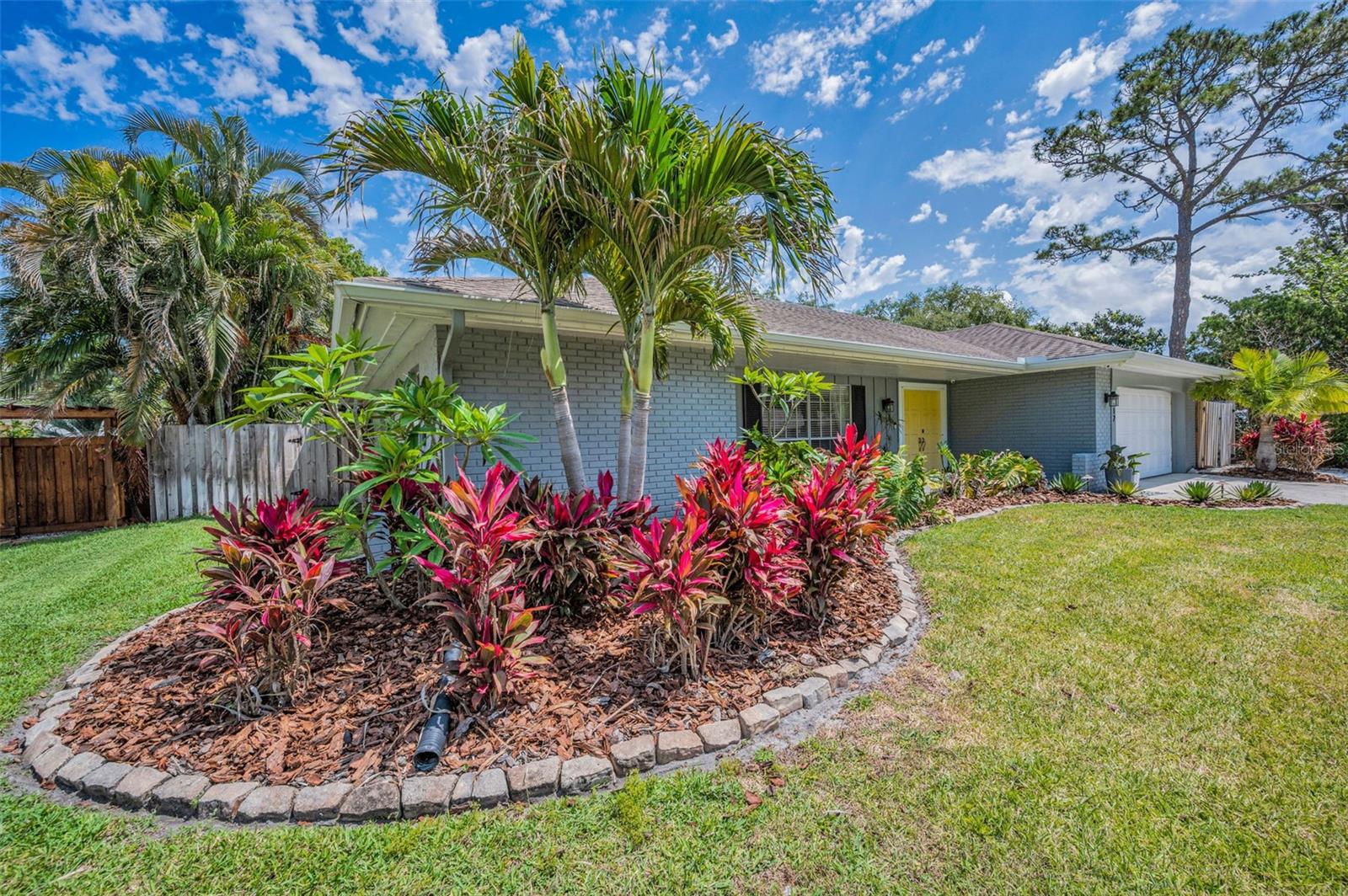 1212 ROYAL OAK DRIVE