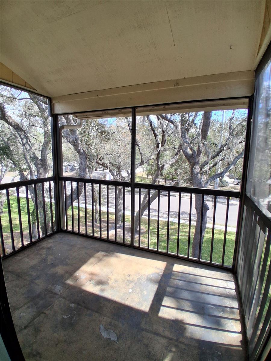 STONE CREEK POINTE A CONDOMINI - Residential Lease