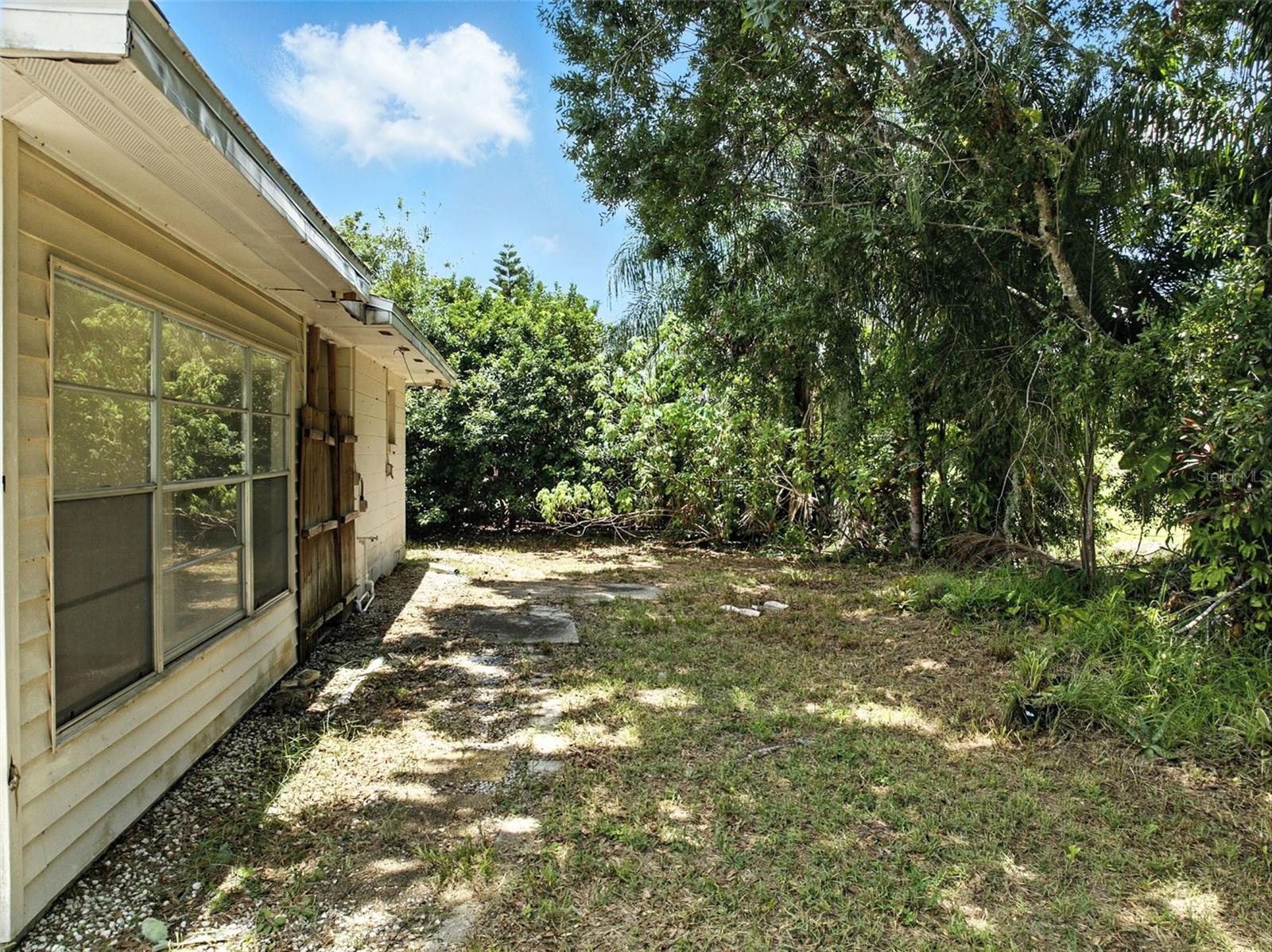 COUNTRY CLUB LAKE ESTATES - Residential