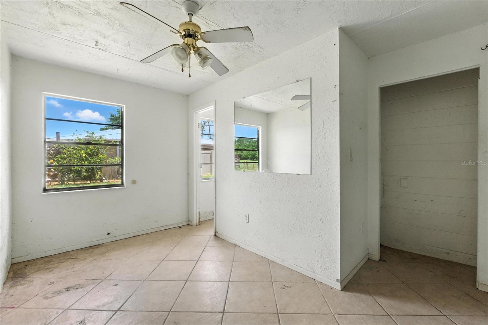 COUNTRY CLUB LAKE ESTATES - Residential