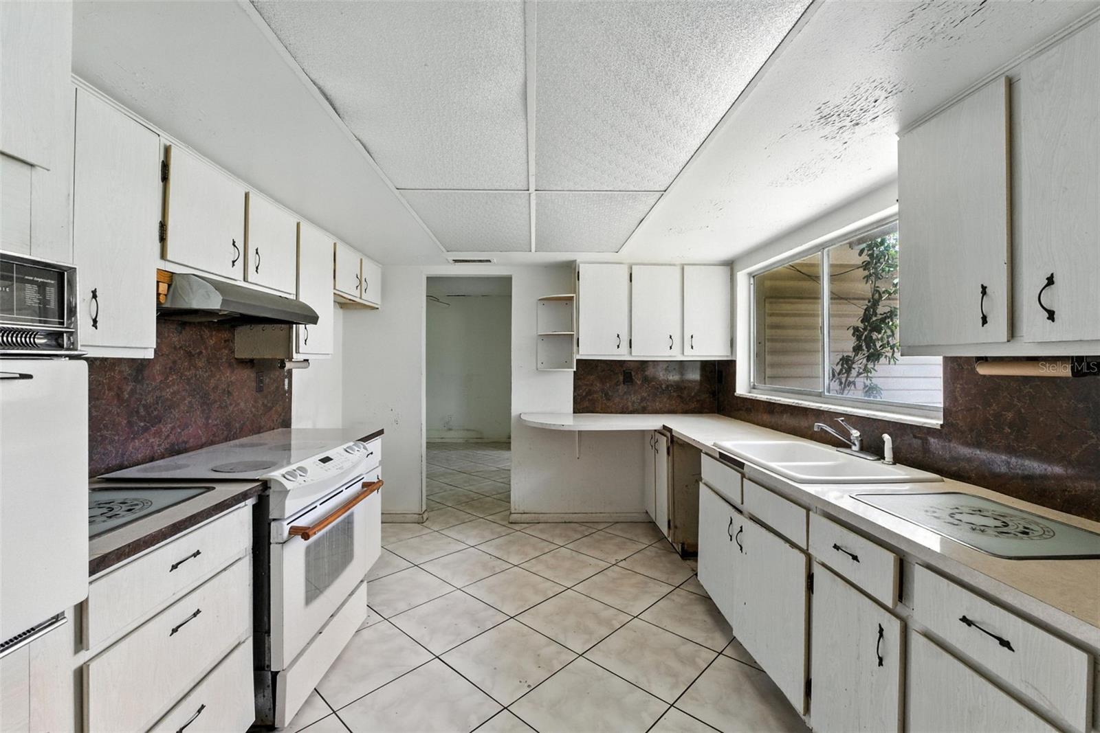 COUNTRY CLUB LAKE ESTATES - Residential