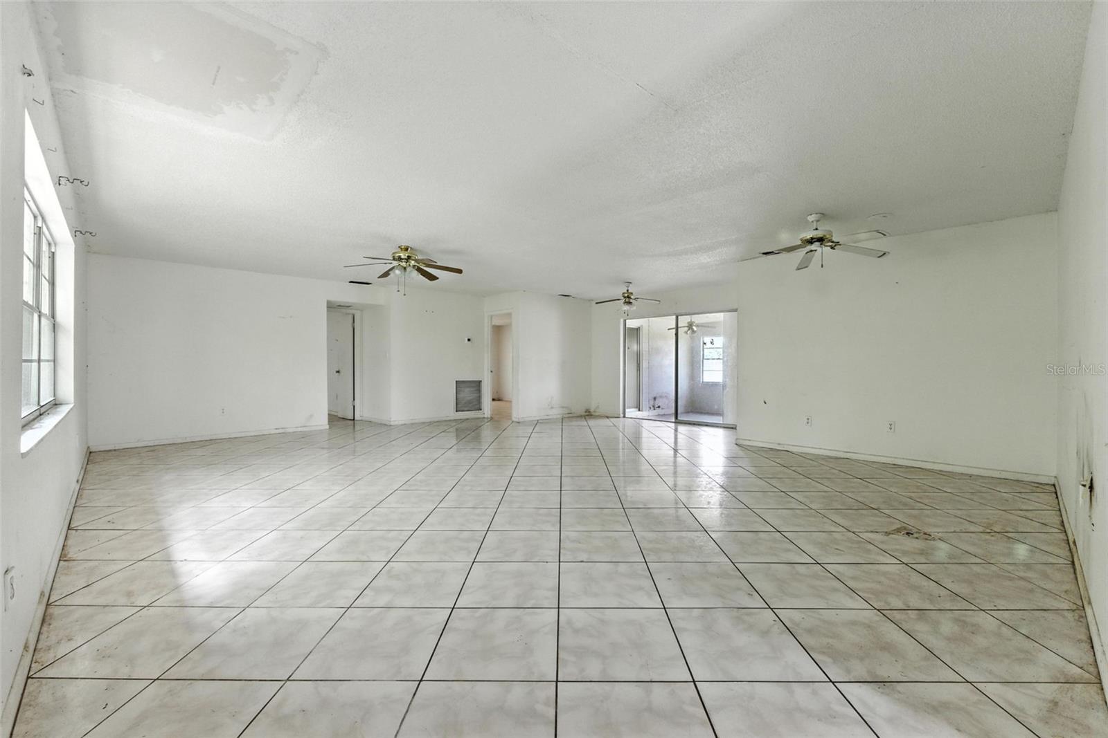 COUNTRY CLUB LAKE ESTATES - Residential