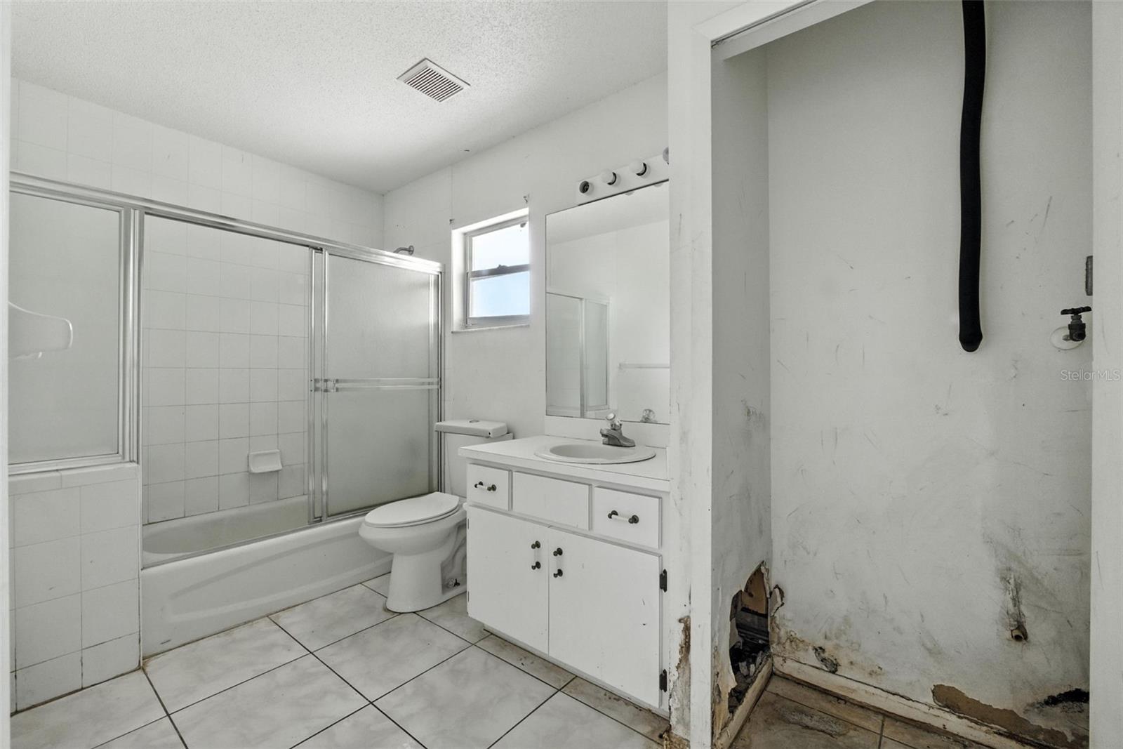 COUNTRY CLUB LAKE ESTATES - Residential