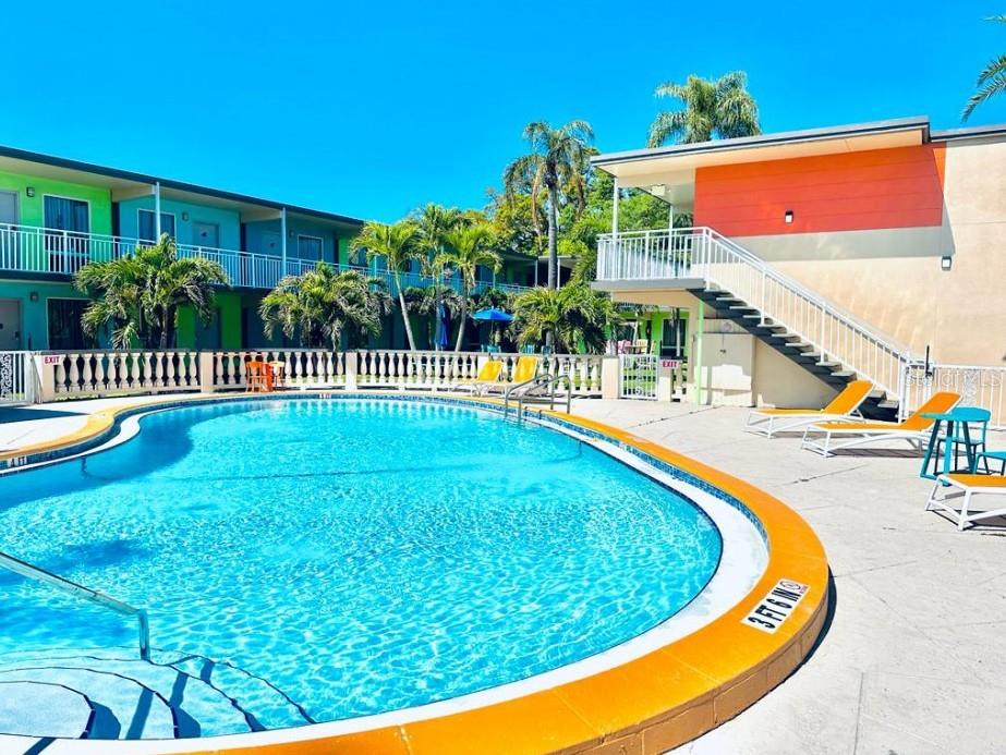 Fantastic location - Short trip to Downtown Clearwater with Baycare Sound Amphitheater and Clearwater Beach. 35 units (3 BR manager unit- 2 one bedroom apts - 4 efficientcies - 12 standard rooms - 16 king rooms. New roofs 2024 and updated electrical panel 2023. Pool with ADA lift. Off street parking lot. Additional vacant lot included adjacent to parking lot can - build up to 6 additional units. Nearly and acre of land. Clearwater redevelopment area - Downtown Gateway. Possible owner financing. Survey available
