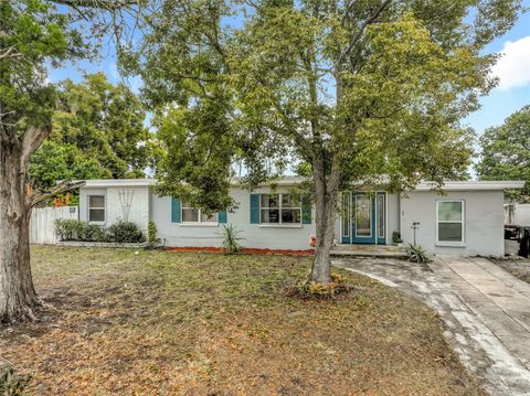 Photo of 1 S Solandra Drive, Orlando, FL 32807 (MLS # O6383808)
