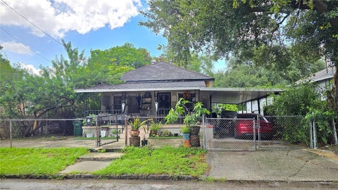 Photo of 2813 E Clark Street, Tampa, FL 33605 (MLS # TB8547071)