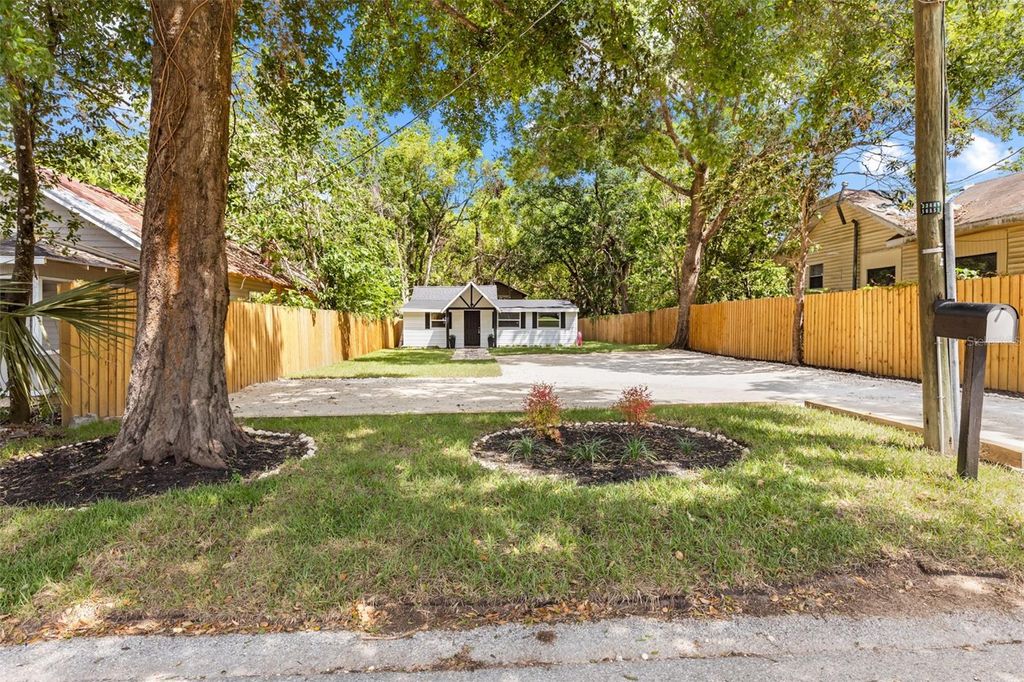 Photo of 37401 Magnolia Avenue, Dade City, FL 33523 (MLS # TB8372387)