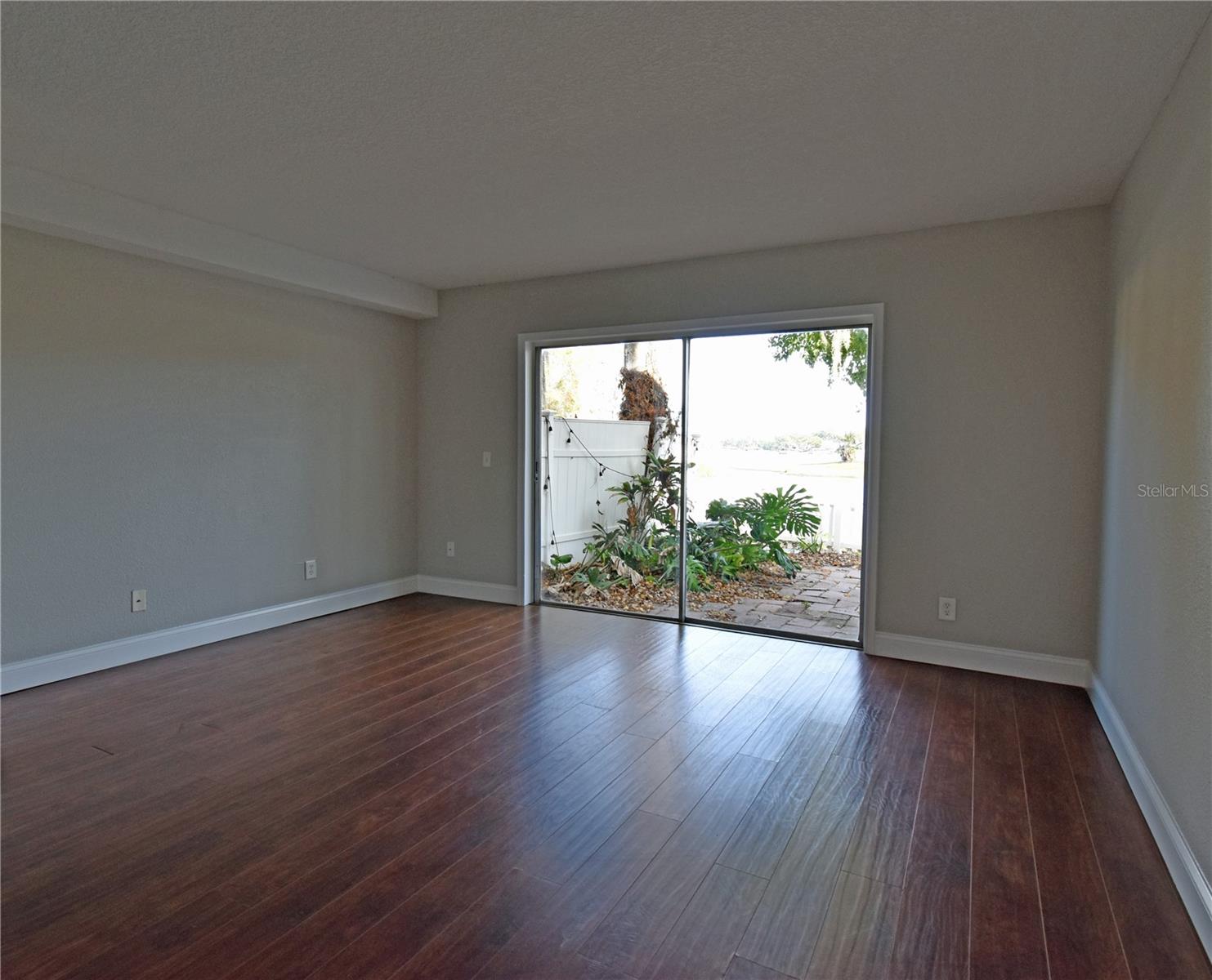 WHISPERING OAKS - Residential Lease