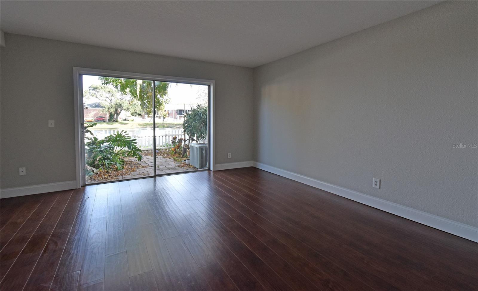 WHISPERING OAKS - Residential Lease