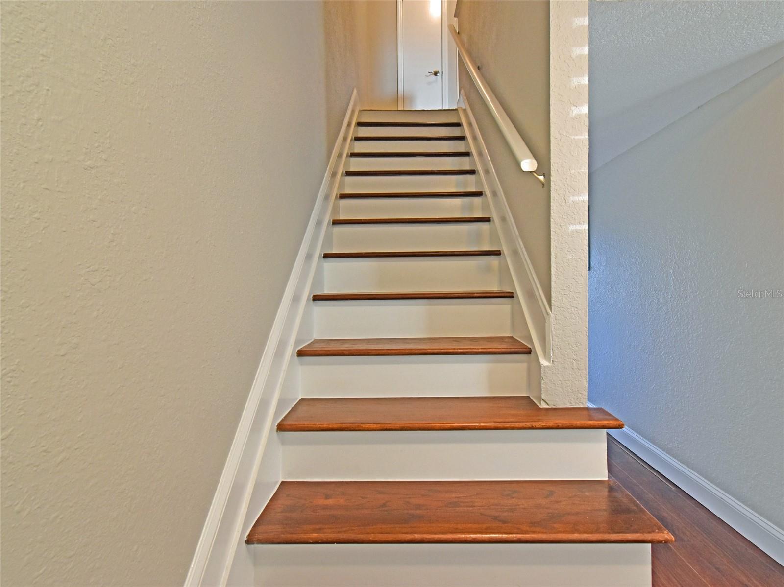 WHISPERING OAKS - Residential Lease