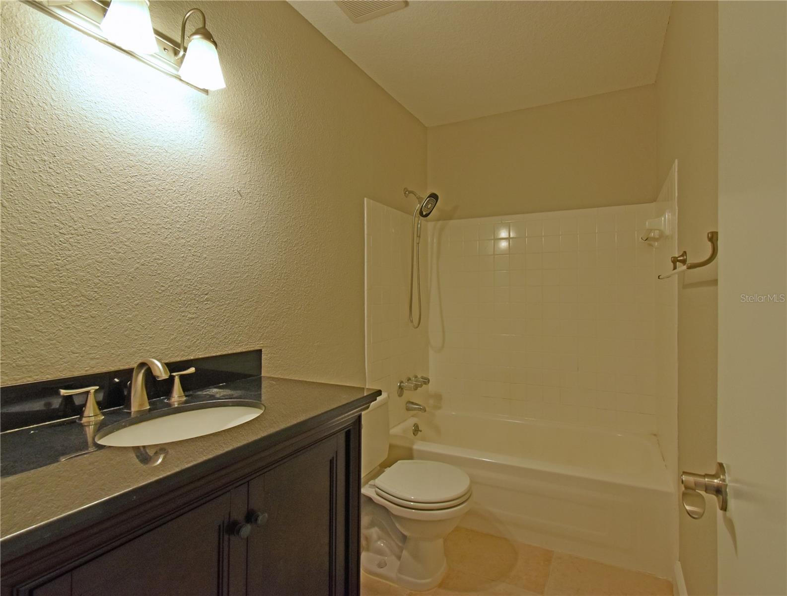 WHISPERING OAKS - Residential Lease