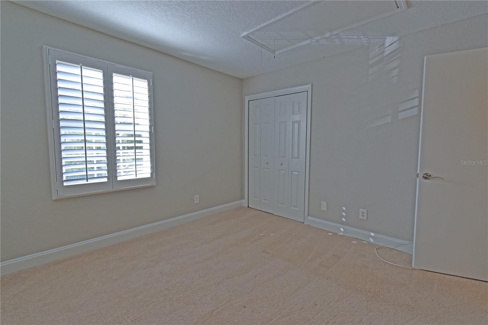 WHISPERING OAKS - Residential Lease