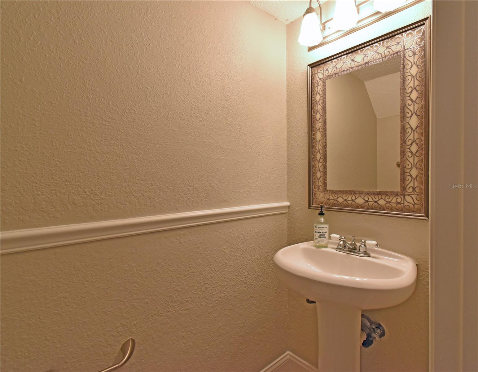 WHISPERING OAKS - Residential Lease