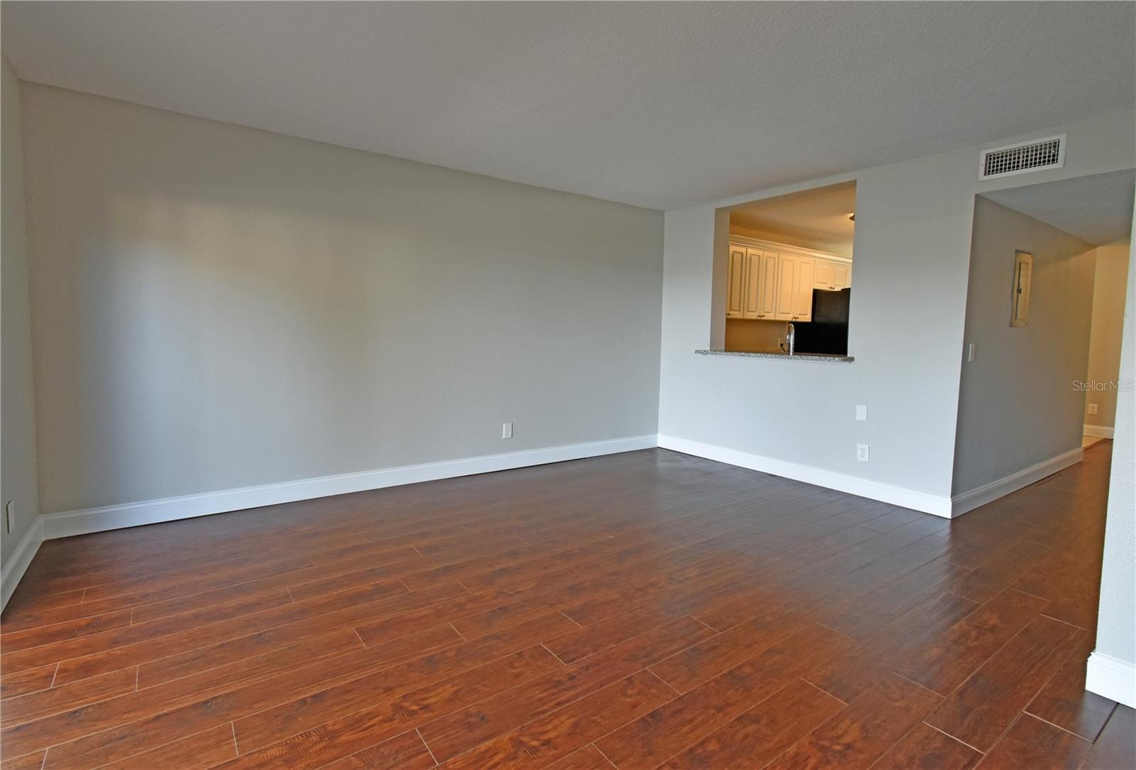 WHISPERING OAKS - Residential Lease