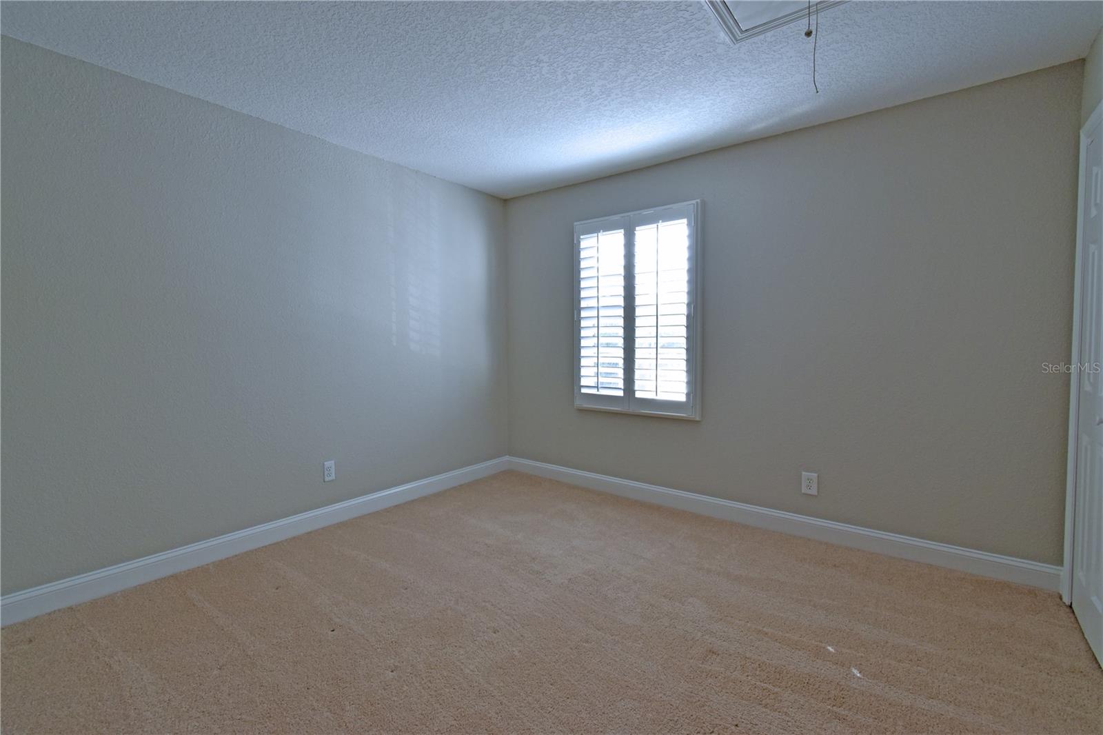 WHISPERING OAKS - Residential Lease