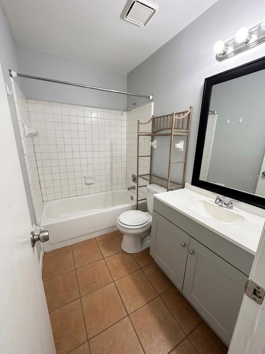 KENTWOOD PARK - Residential Lease