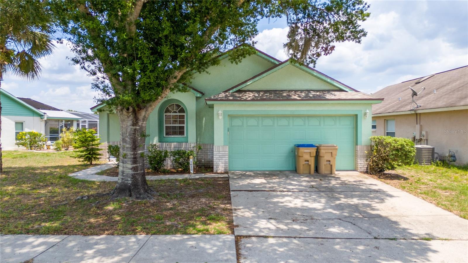 Beautiful fully furnished pool home. Has natural gas for the water heater, pool heater, clothes dryer and range. Available for seasonal rental, from 2 months to 2 years. Tenant may do rental arbitrage. It used to be a short term rental between 2016 to 2020. No HOA, and Osceola County allows it. Beautiful community park with community pool, tennis court