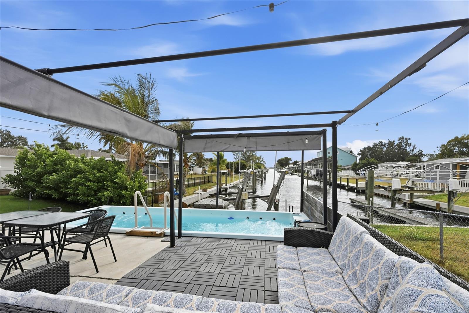 TROPICAL HARBOR SEC 2 - Residential