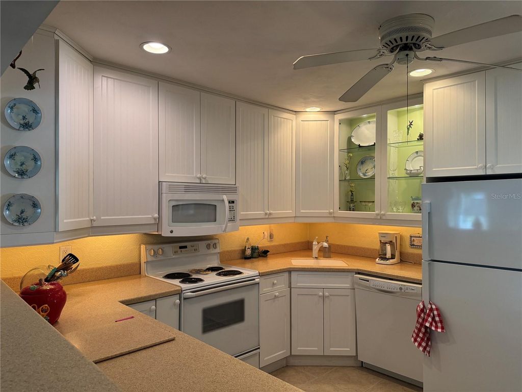 Photo of 3014 16th Avenue W, Bradenton, FL 34205 (MLS # A4671065)