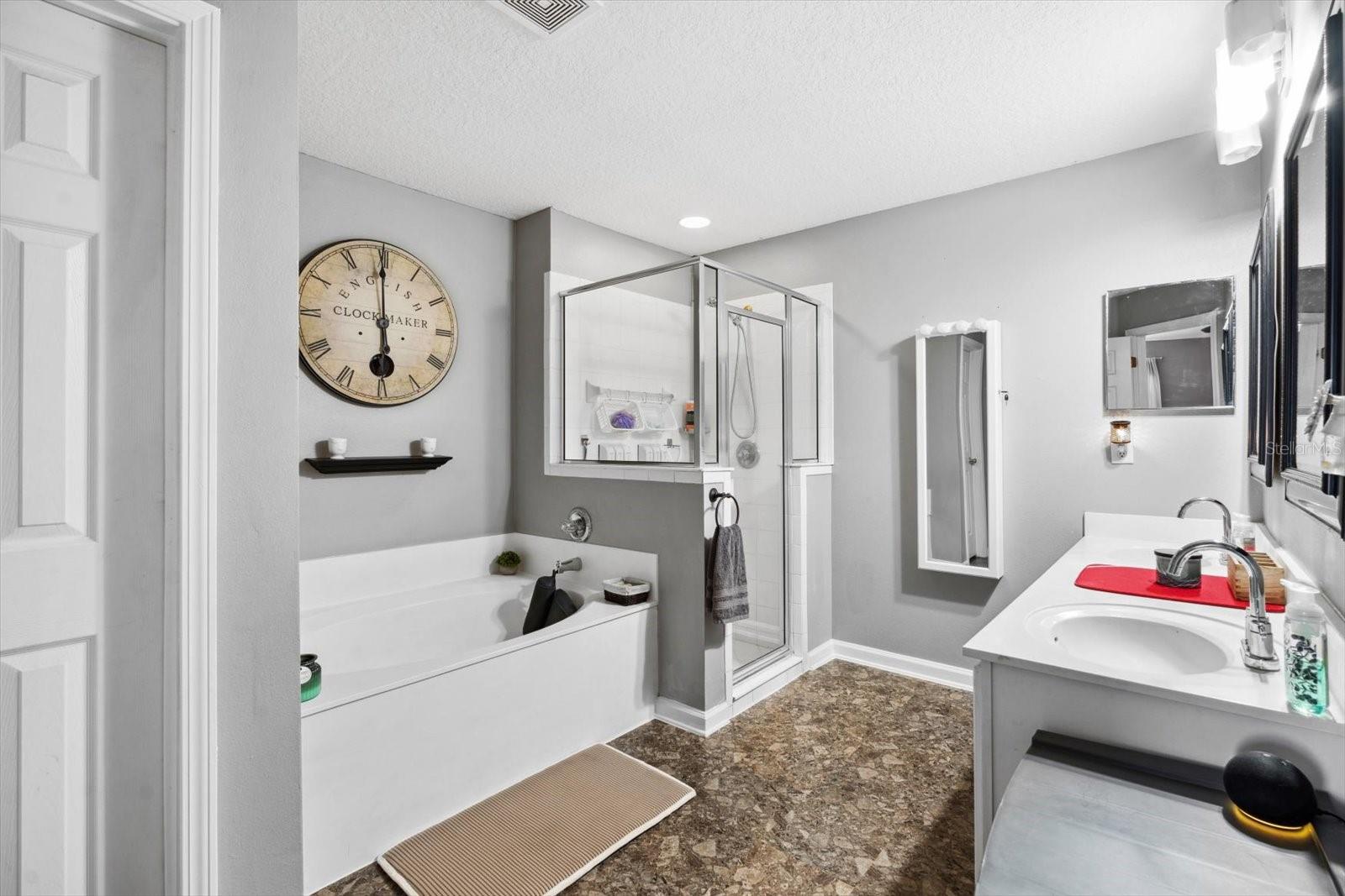 RIVIERA ESTATES - Residential