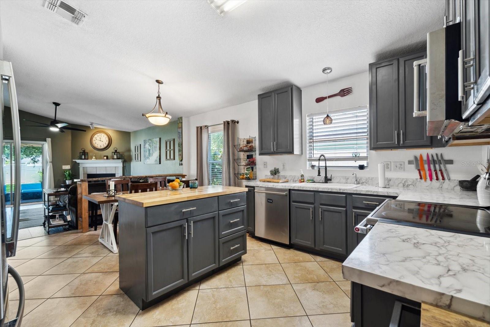 RIVIERA ESTATES - Residential