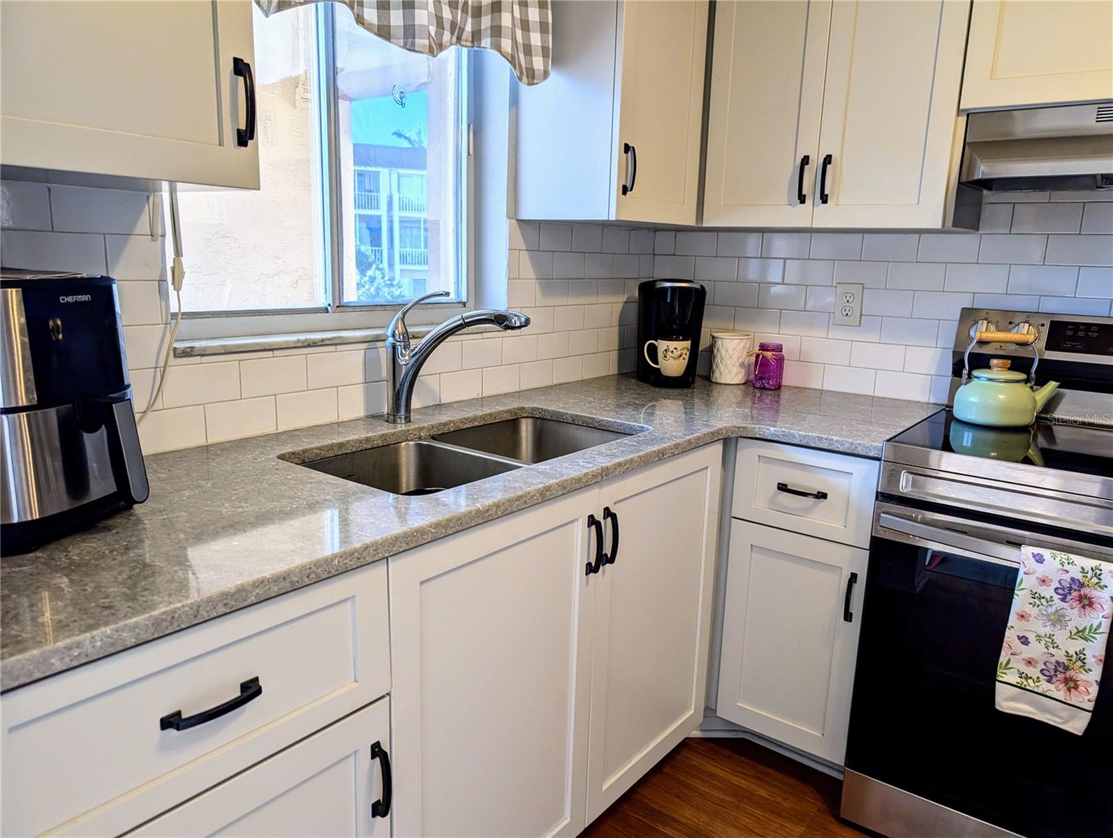 4133 HERON WAY E-202, BRADENTON, FL, 34205 2 4133 HERON WAY E-202