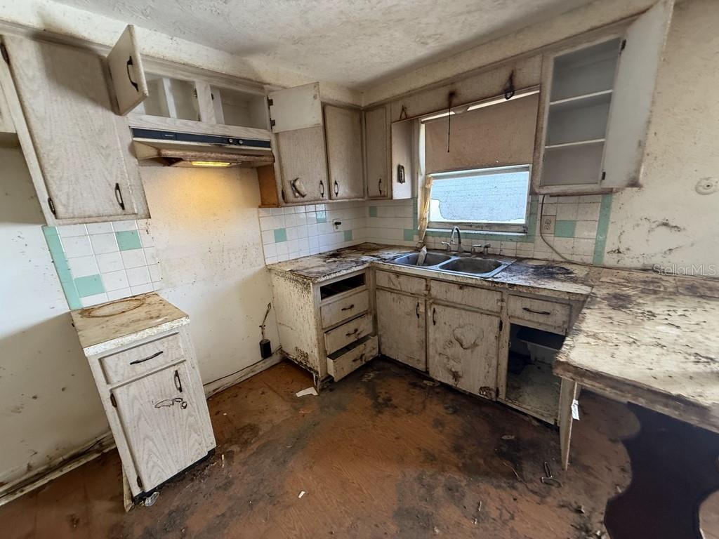 TAHITIAN HOMES - Residential