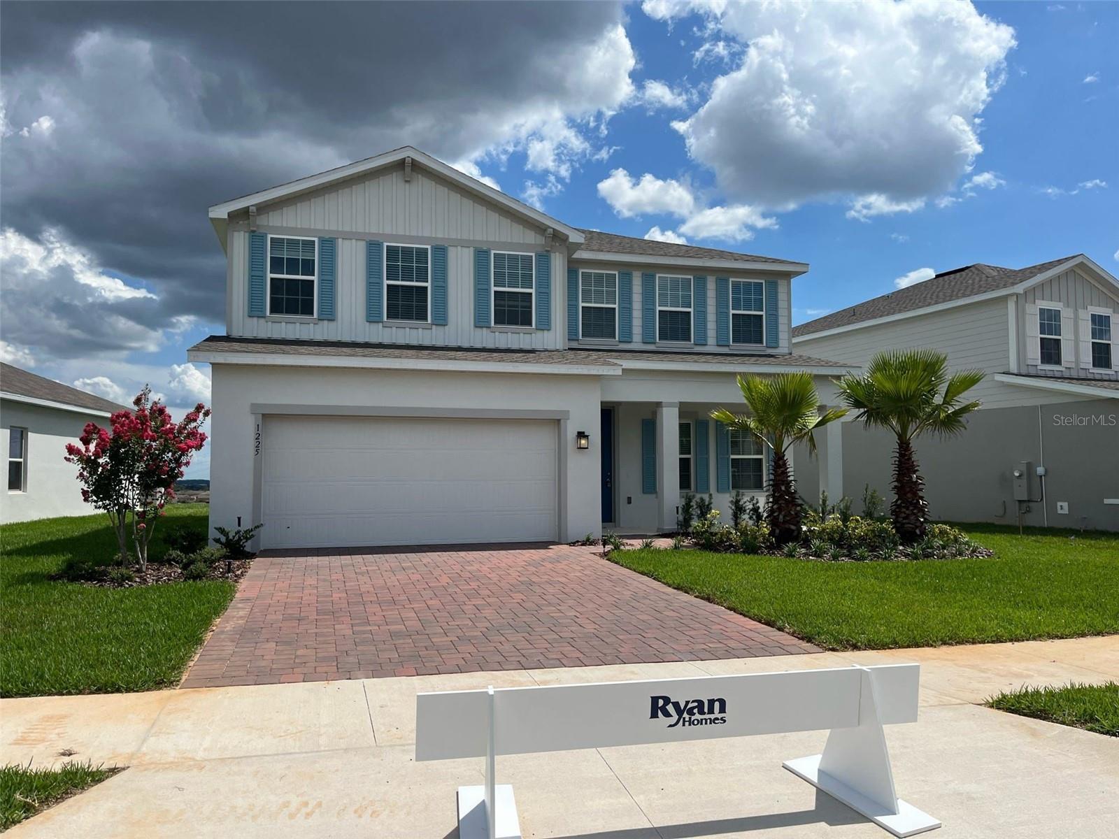 Welcome home 4 BEDROOM 3 BATHS AND OFFICE.Overlook at Grassy Lake, located in the charming city of Minneola, just one mile to the Turnpike and the area’s best shopping, dining, and entertainment. Minneola has a wide variety of outdoor recreation, including Lake Hiawatha Preserve, Minneola Sports Complex, and more, only 10 minutes away.