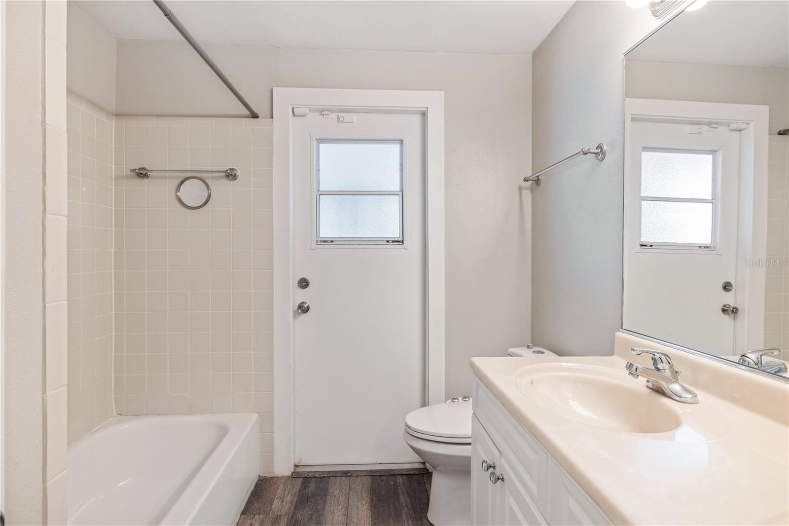 INTERBAY - Residential Lease