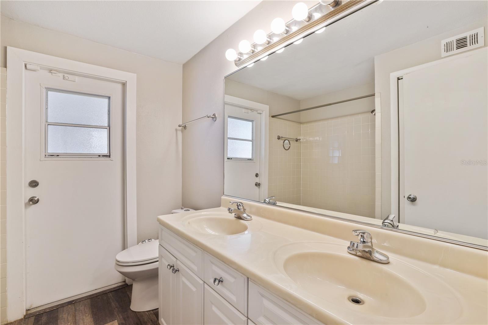 INTERBAY - Residential Lease