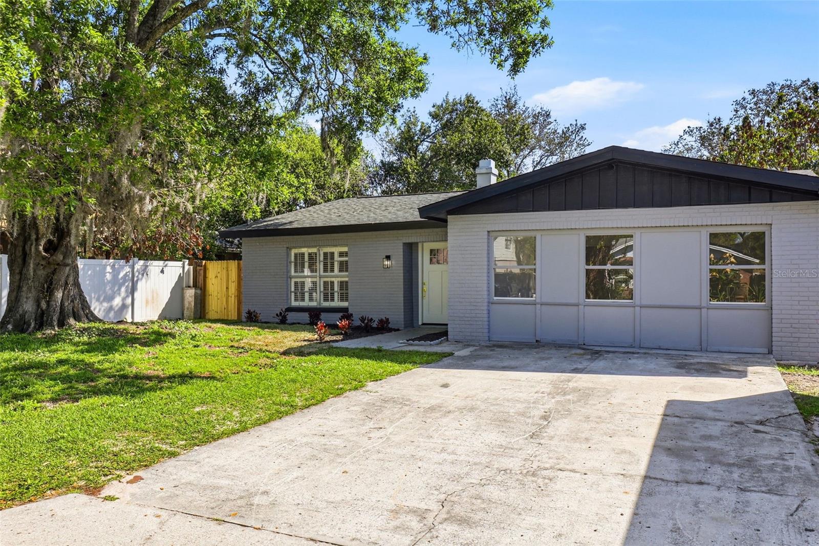 10217 N PAWNEE AVENUE