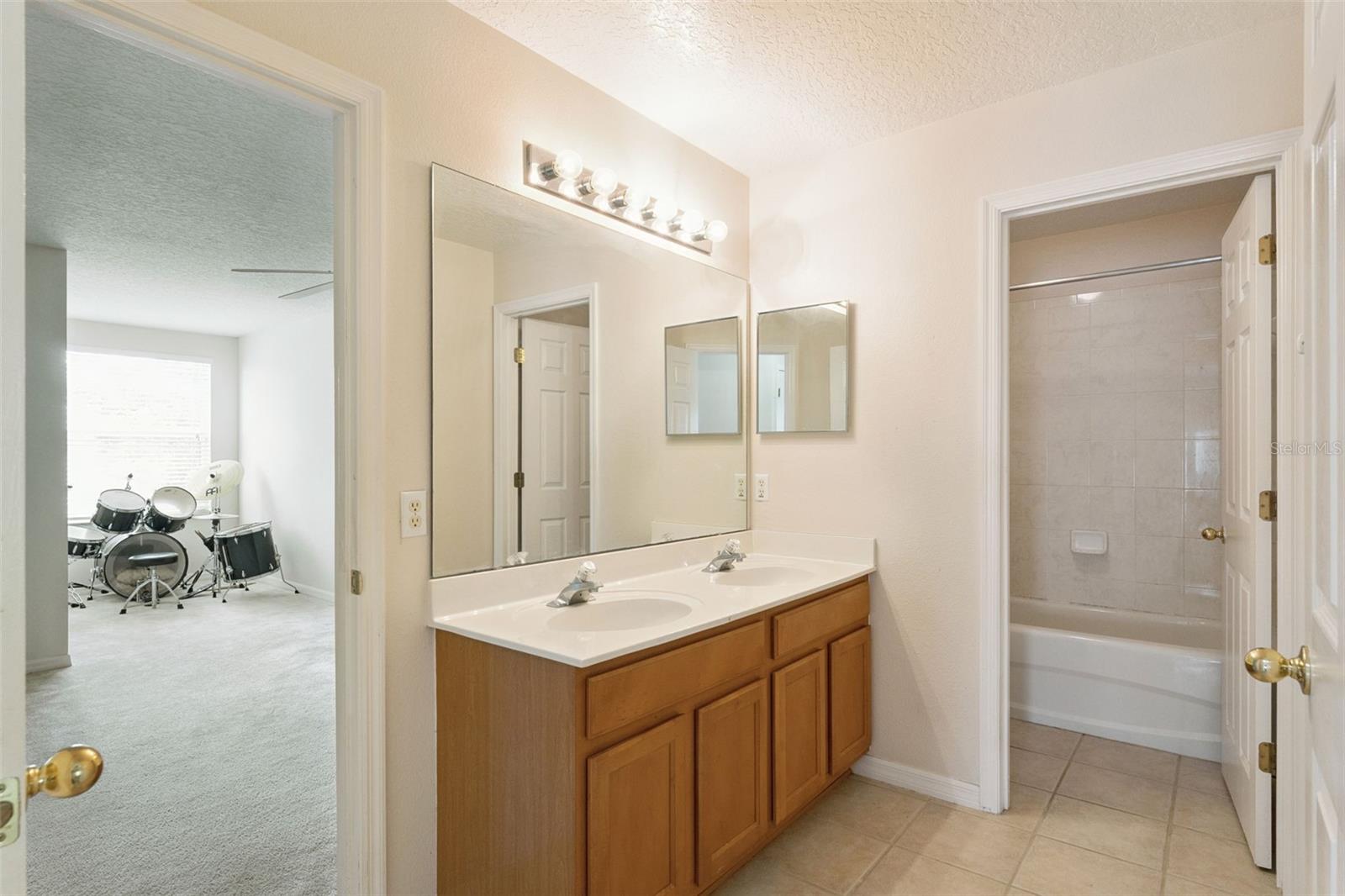 STONEYBROOK 44/122 - Residential